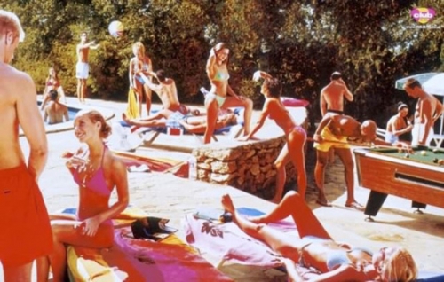 saatchi_beach3.jpg